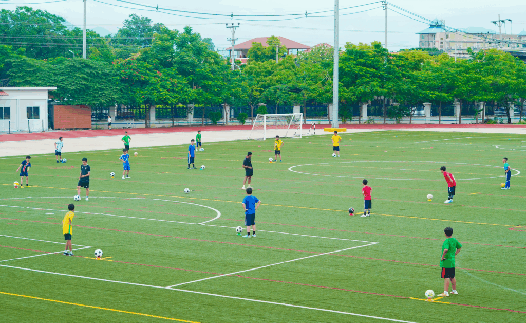 ⚽💥 Training at sunrise and sunset to build both skills and determination! 🌅🌇